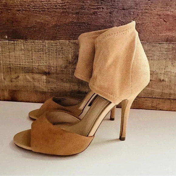Steve Madden Liftoff Peep Toe Nude Suede Heels - Picture 3 of 7